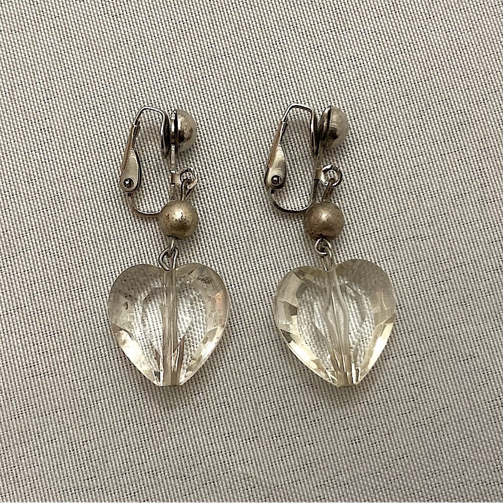 ⭐️ Vintage Faux Crystal Heart Hinge Clip-On Dangle